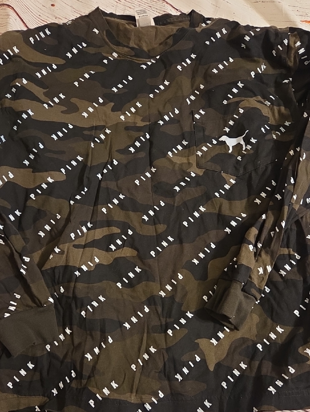 PINK Victoria's Secret Men's Long Sleeve Camo Logo Shirt - Olive & Black